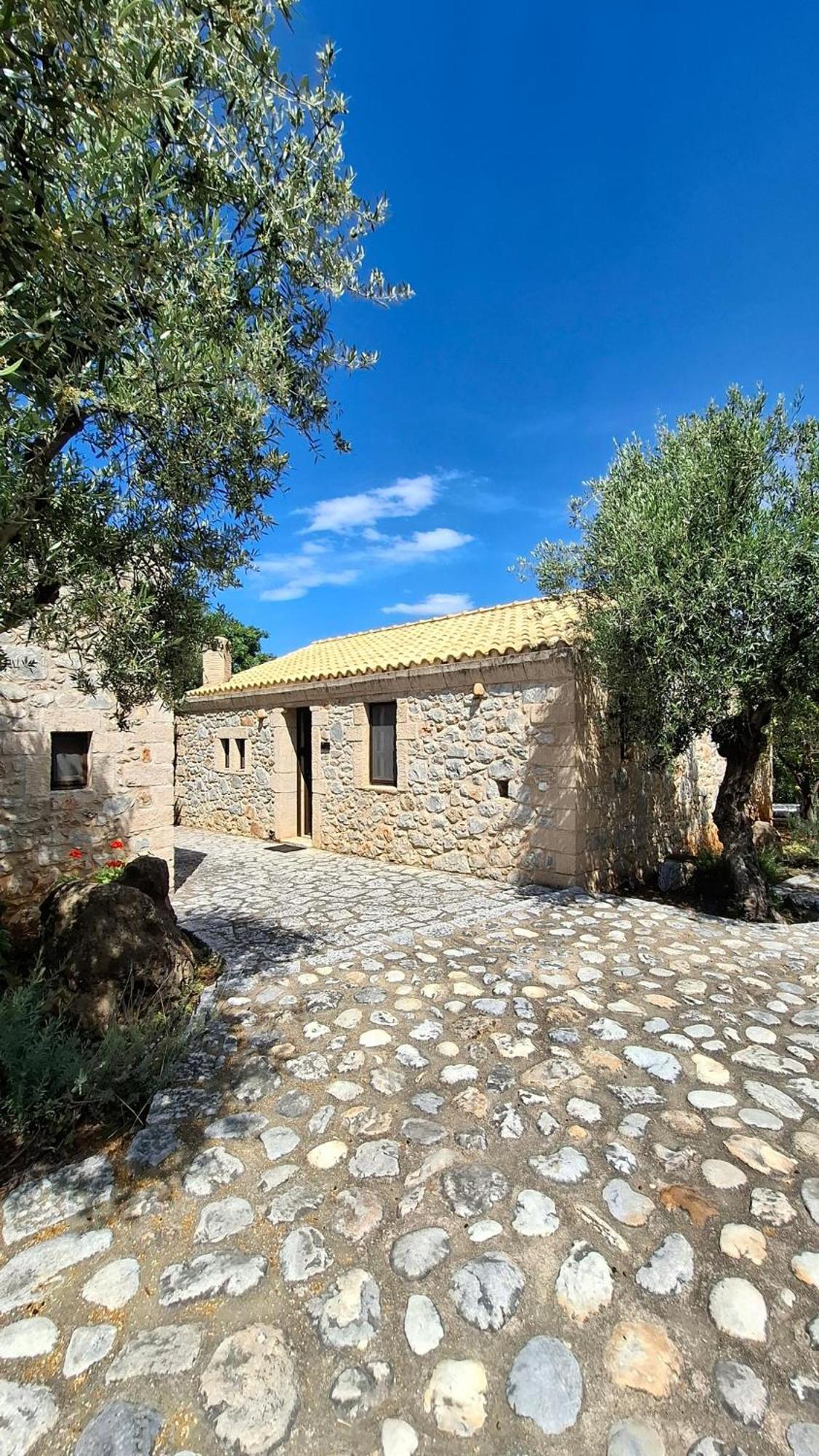 Tzokeika Traditional Settlement Riglia Extérieur photo